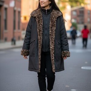 Elegant Brown Teddy Jacket with Leopard Trim